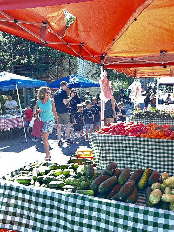 Enjoy the Fairfax County Park Authority's Farmers Market in the Town of Herndon before heading over to the Town's Farmers Market Fun Days.