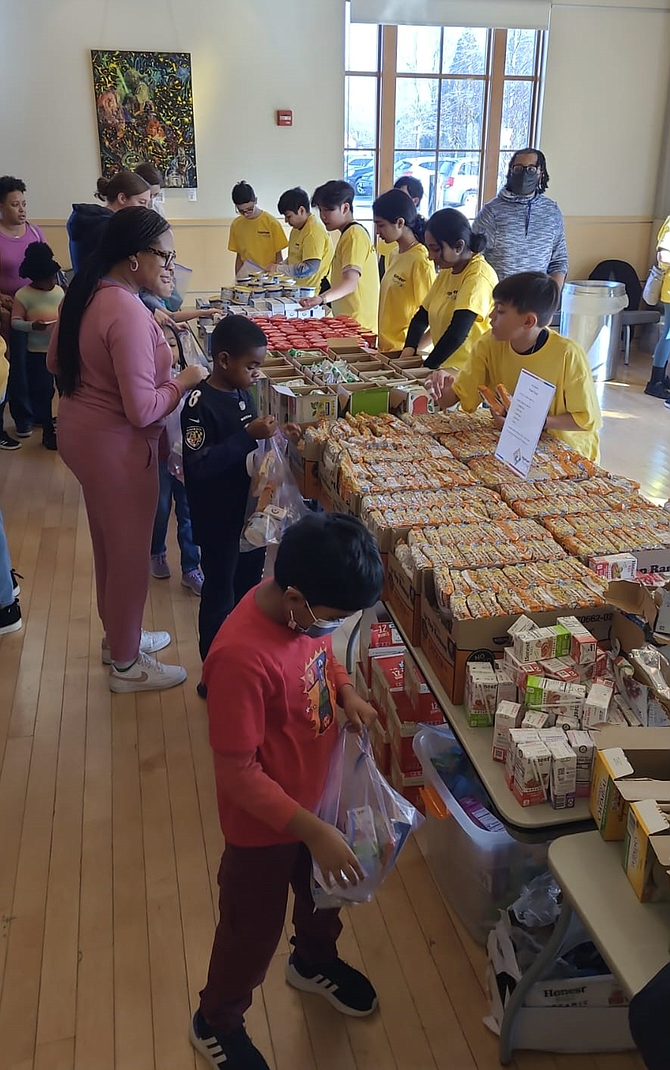 Packing Power Packs for Food for Others, Fairfax.
Photo via Volunteer Fairfax