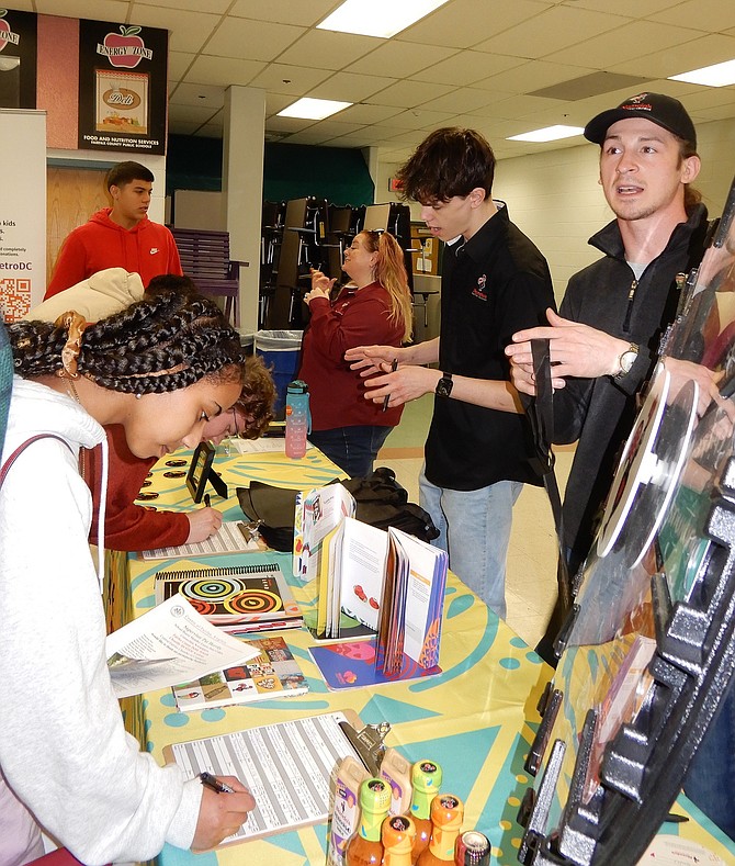 Employer Aaron Urivez (at far right) talks about working at Nando’s Peri-Peri Chicken restaurant while students sign up for more information.