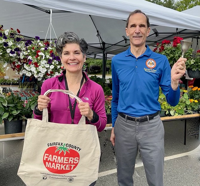 Market coordinator Caroline Hockenberry joined Supervisor Dan Storck (D-Mount Vernon) to ring the bell and officially open the Lorton Farmers Market for the 2023 season