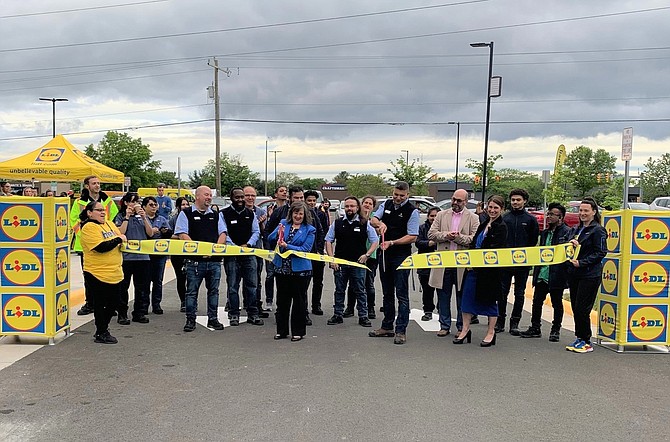 In center, Supervisor Kathy Smith (D-Sully) and Lidl Chantilly store manager Ugur Cevher cut the ribbon on the new grocery store.