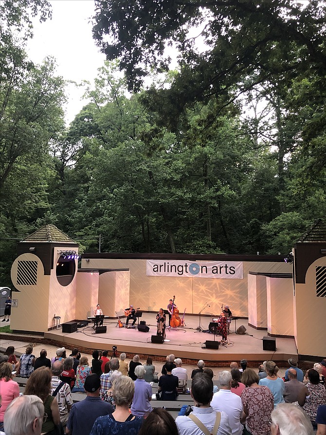 The Lubber Run stage darkened as the evening went on; with Munit Mesfin were flutist, Yana Nikol, Aleks Izotov on keys, Cristian Perez on guitar, Grant Le on bass and Keither Butler Jr. on drums.