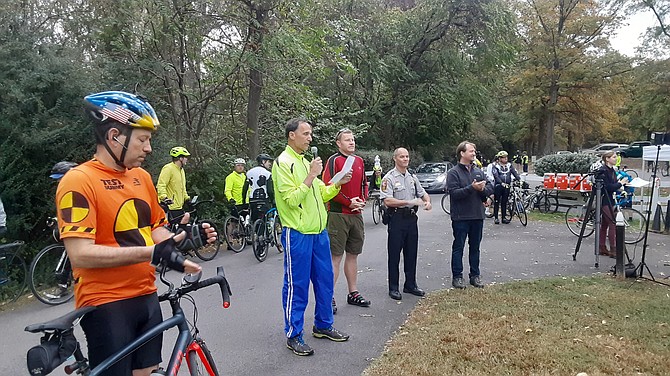 Supervisor Storck addresses the riders at a previous Tour ride.