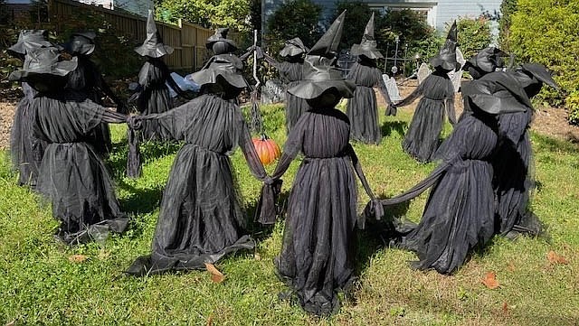 This cabal of witches is brewing up Sunday brunch on 40th Street.