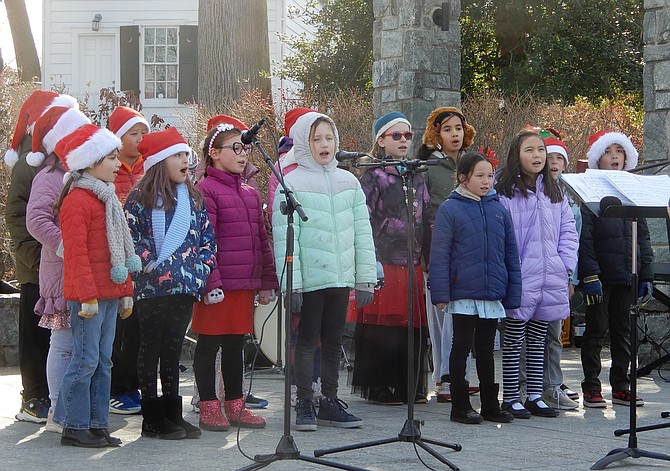 The Lyric Choir of the Fairfax Choral Society sings “Winter Walk.”